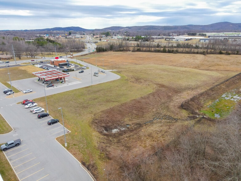 E 10TH st, Cookeville, TN for sale - Building Photo - Image 2 of 8