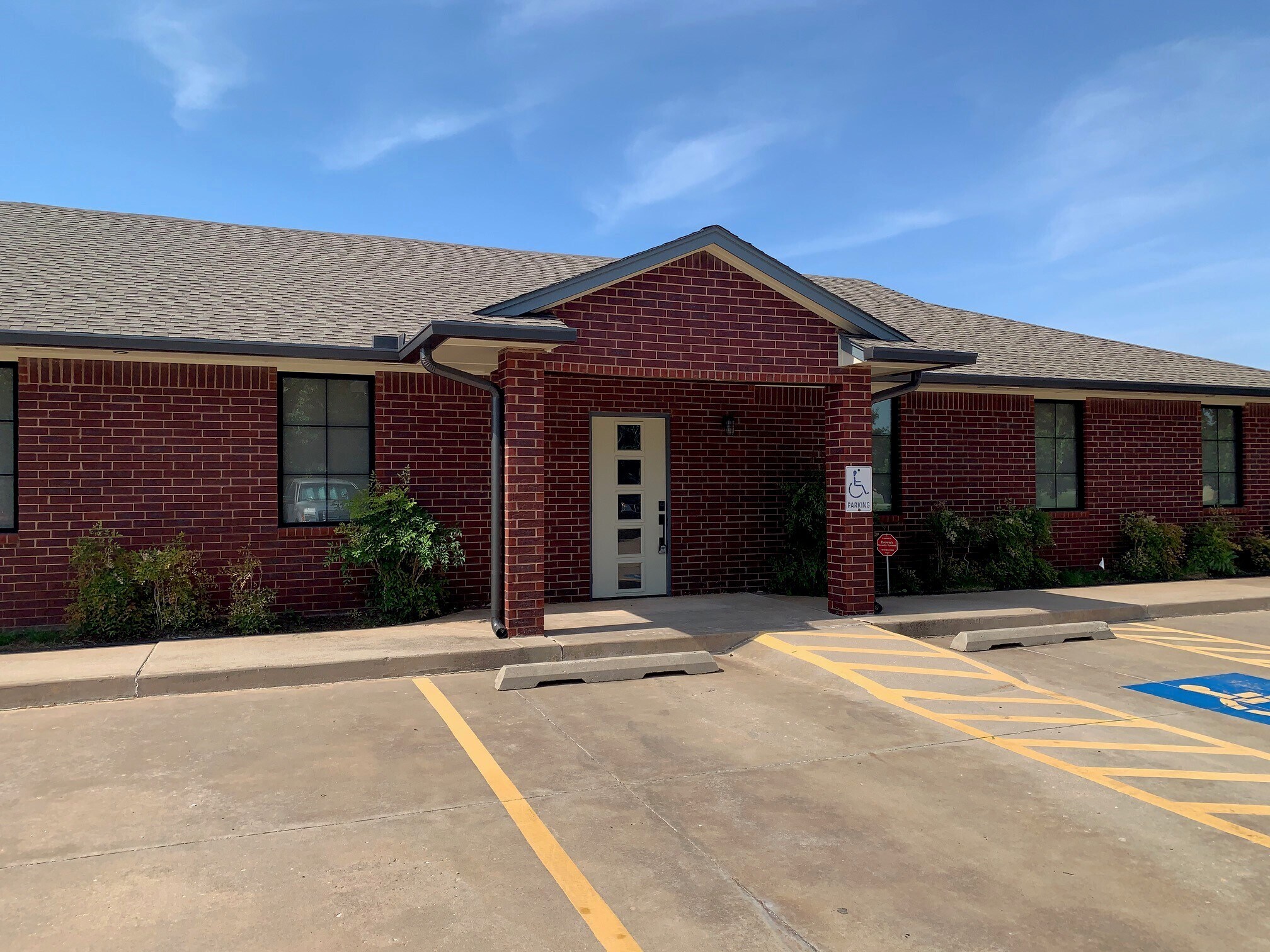 10401 Greenbriar Pky, Oklahoma City, OK for lease Primary Photo- Image 1 of 6