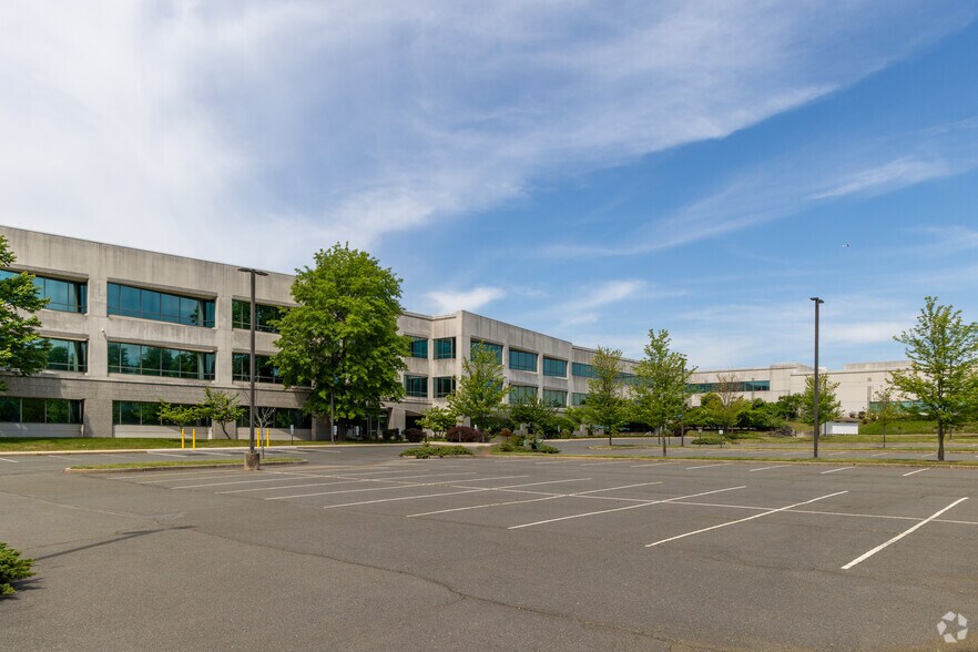 225 Phillips Blvd, Ewing, NJ à vendre - Photo du bâtiment - Image 1 de 21