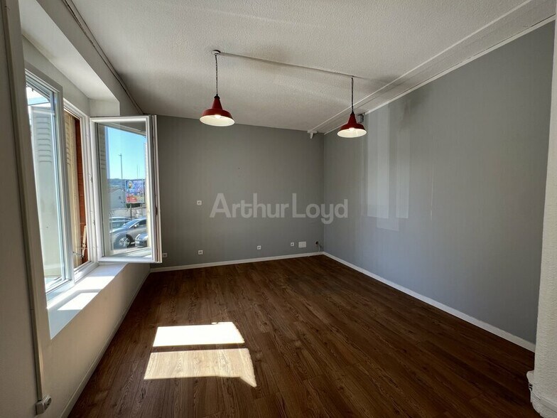 Office in Maxeville for lease - Interior Photo - Image 1 of 5