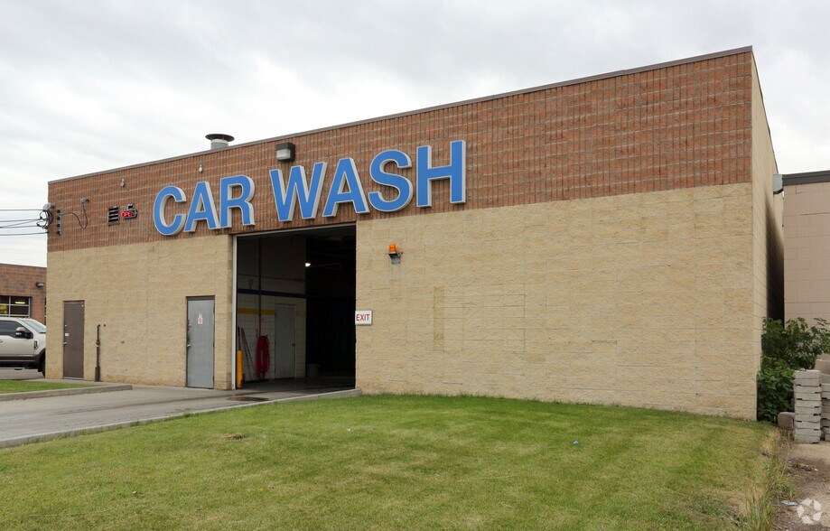 9919 69th Ave NW, Edmonton, AB à vendre - Photo du bâtiment - Image 2 de 2