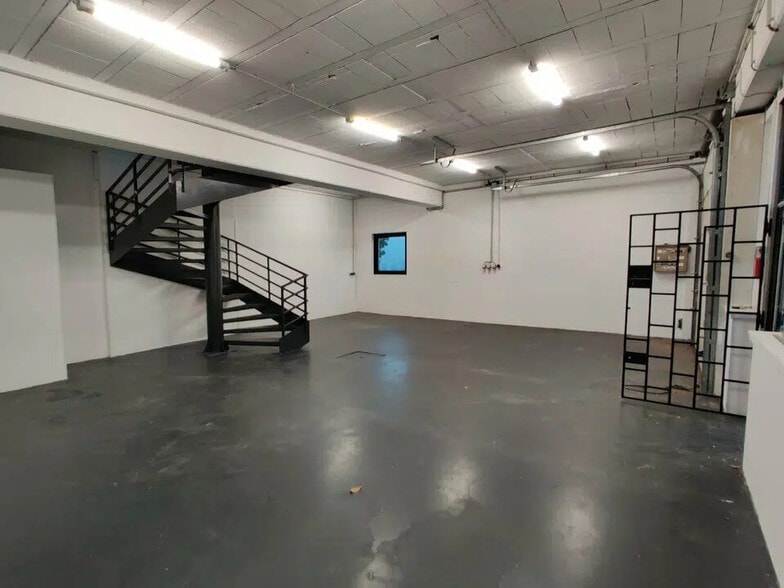 Flex in Bondoufle for lease - Interior Photo - Image 3 of 6