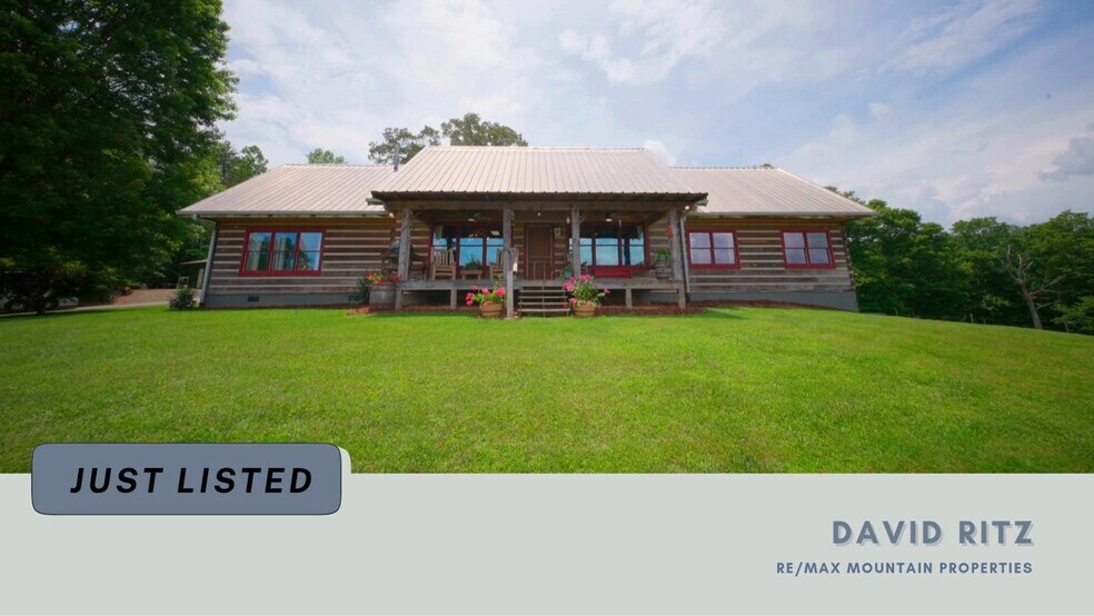 102 Cross Creek Ln, Warne, NC à vendre - Vidéo sur l’inscription commerciale - Image 2 de 33