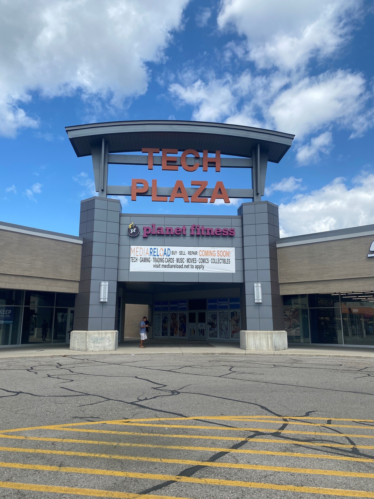 8301-8399 E 12 Mile Rd, Warren, MI à louer Photo principale- Image 1 de 9