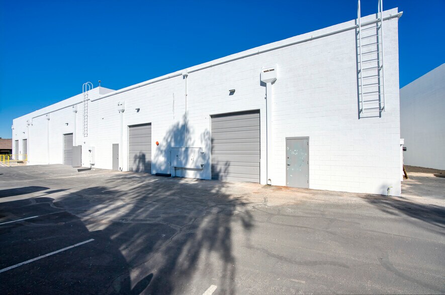 3843 E La Salle St, Phoenix, AZ à vendre - Photo du bâtiment - Image 2 de 2