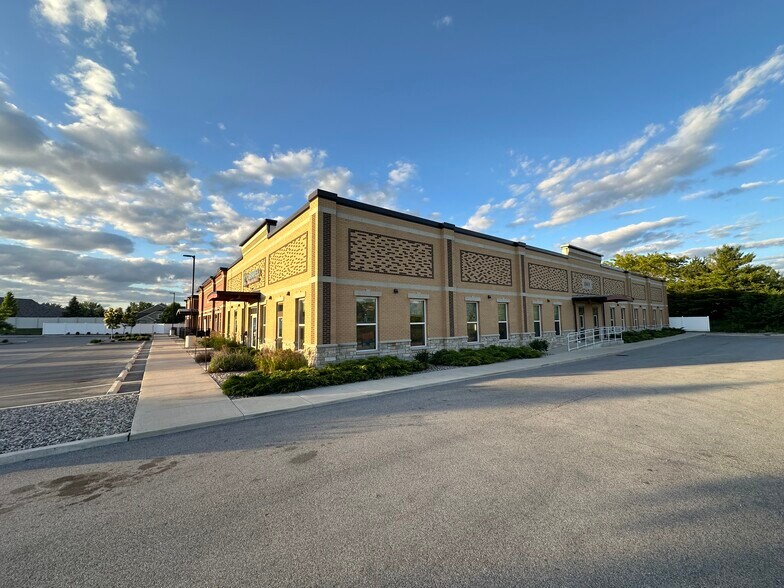 10419 Calumet Ave, Munster, IN à louer - Photo du bâtiment - Image 3 de 13