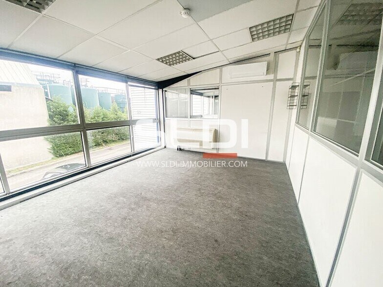 28 Rue Charles Martin, Saint-Fons for lease - Interior Photo - Image 3 of 7