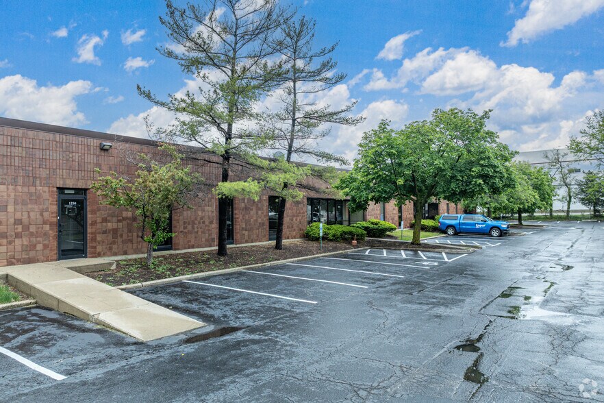 1230-1300 Mark St, Bensenville, IL à louer - Photo du bâtiment - Image 1 de 4