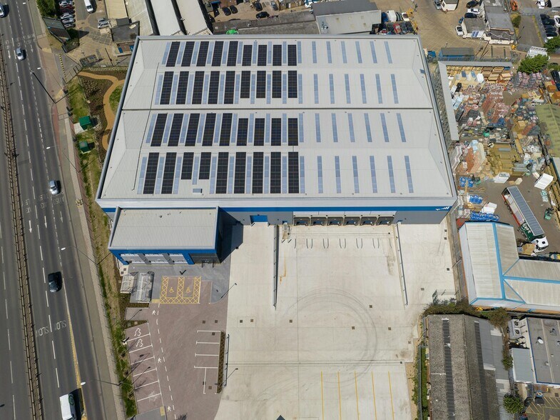 6 Alfreds Way, Barking à louer - Photo du bâtiment - Image 2 de 34