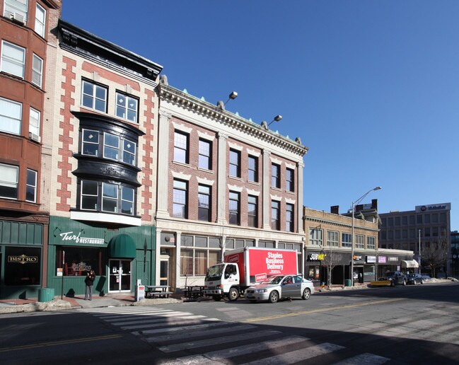 Plus de détails pour 132 Grand St, Waterbury, CT - Bureau à louer