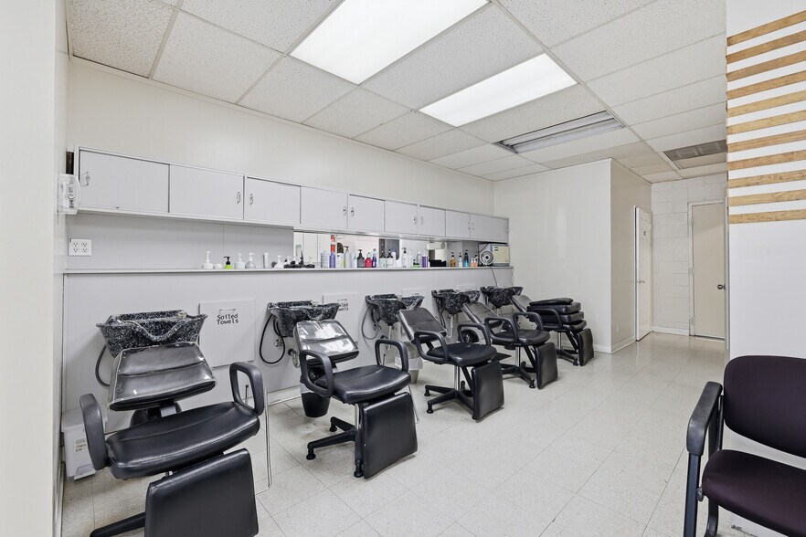 22718-22742 Roscoe Blvd, West Hills, CA à louer - Photo du bâtiment - Image 3 de 11