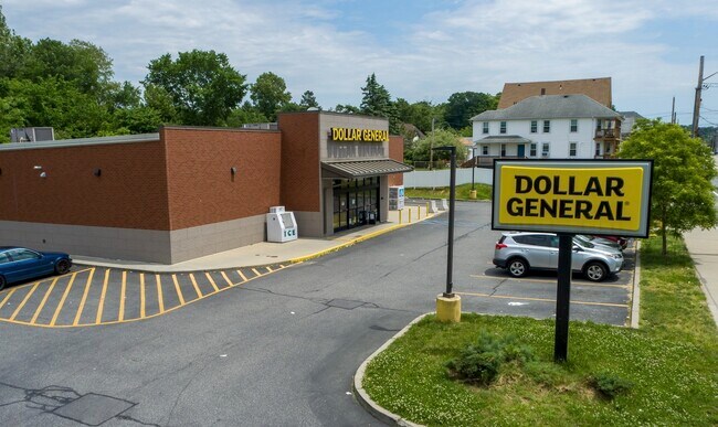 Plus de détails pour 1931 Smith St, North Providence, RI - Commerce de détail à vendre
