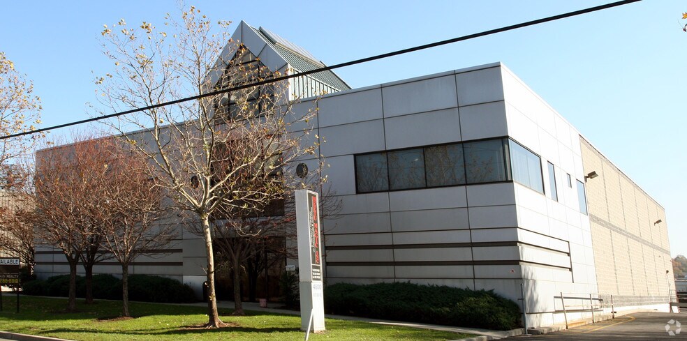 4800 West Side Ave, North Bergen, NJ à louer - Photo du bâtiment - Image 2 de 5