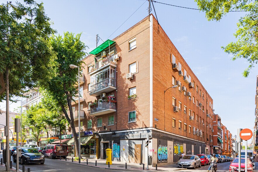 Immeuble residentiel dans Madrid, Madrid à vendre - Photo du bâtiment - Image 2 de 2