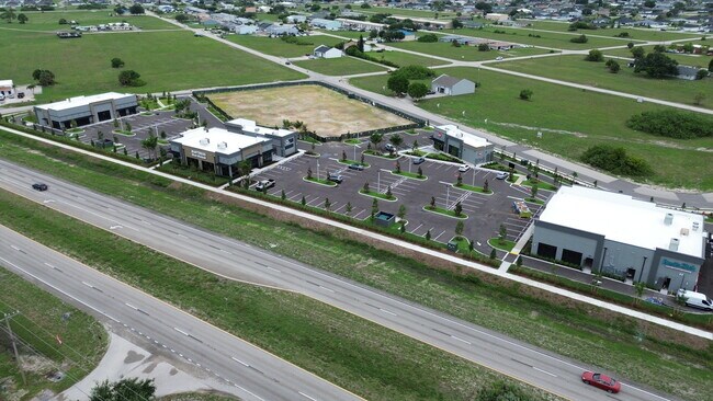 Plus de détails pour 1203-1211 NE Pine Island Ln, Cape Coral, FL - Commerce de détail à louer