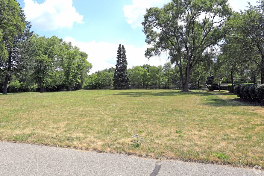 2871-2887 John R Rd, Rochester, MI à vendre - Photo du bâtiment - Image 3 de 5