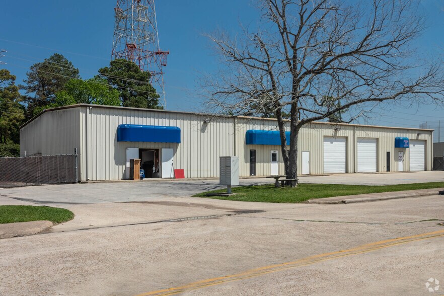 190 Magic Oaks Dr, Spring, TX à vendre - Photo du bâtiment - Image 2 de 6