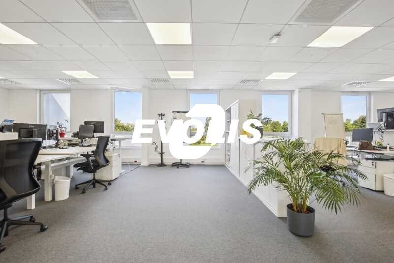 Office in Tremblay-en-France for lease Building Photo- Image 1 of 15