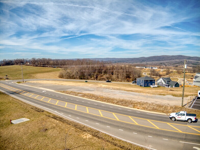 3966 Prices Fork Rd, Blacksburg, VA à vendre - Photo du bâtiment - Image 3 de 22