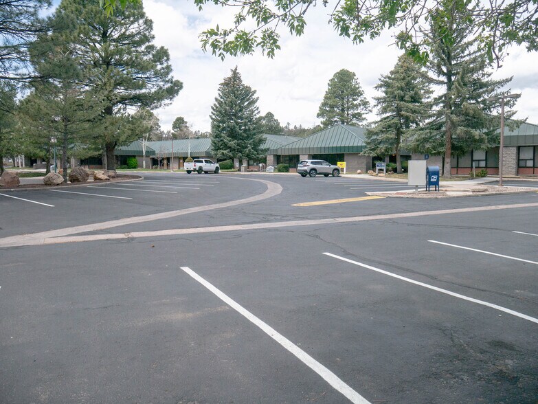 1515 E Cedar Ave, Flagstaff, AZ à louer - Photo du bâtiment - Image 2 de 11