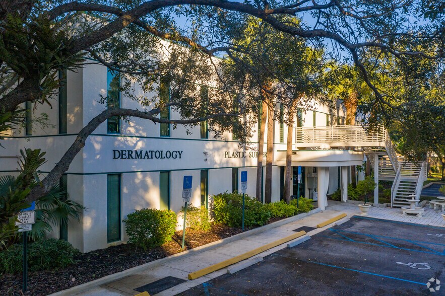 4161 NW 5th St, Plantation, FL à louer - Photo principale - Image 1 de 6