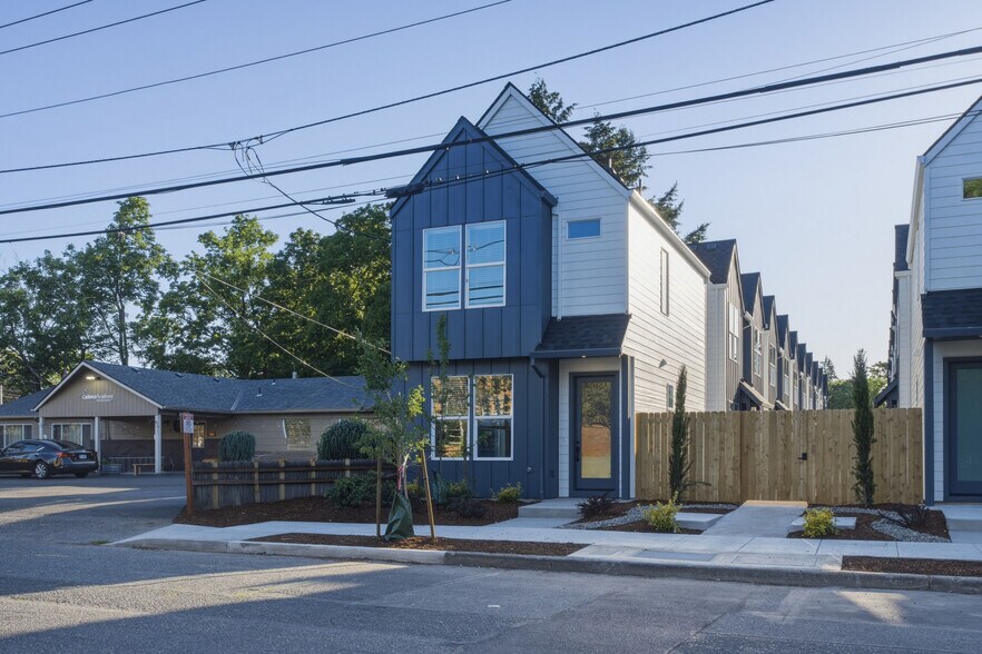 7033 SE 60th Ave, Portland, OR for sale - Building Photo - Image 2 of 31