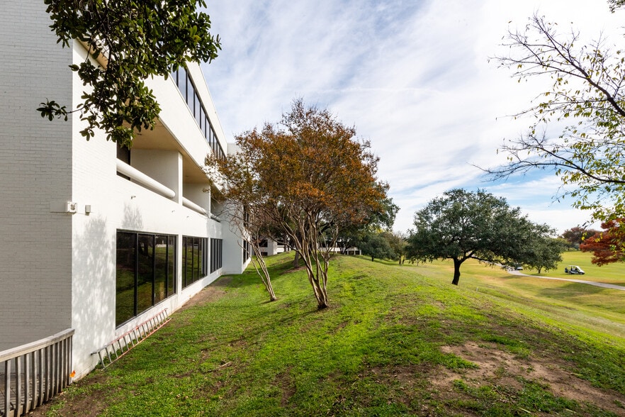 104 Decker Ct, Irving, TX for lease - Building Photo - Image 3 of 103