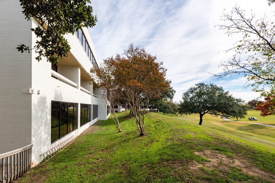 104 Decker Ct, Irving, TX à louer - Photo du bâtiment - Image 3 de 103