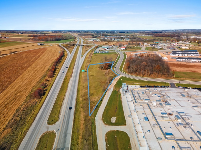121 Bohemia Dr, Denmark, WI à vendre - Photo du bâtiment - Image 1 de 11