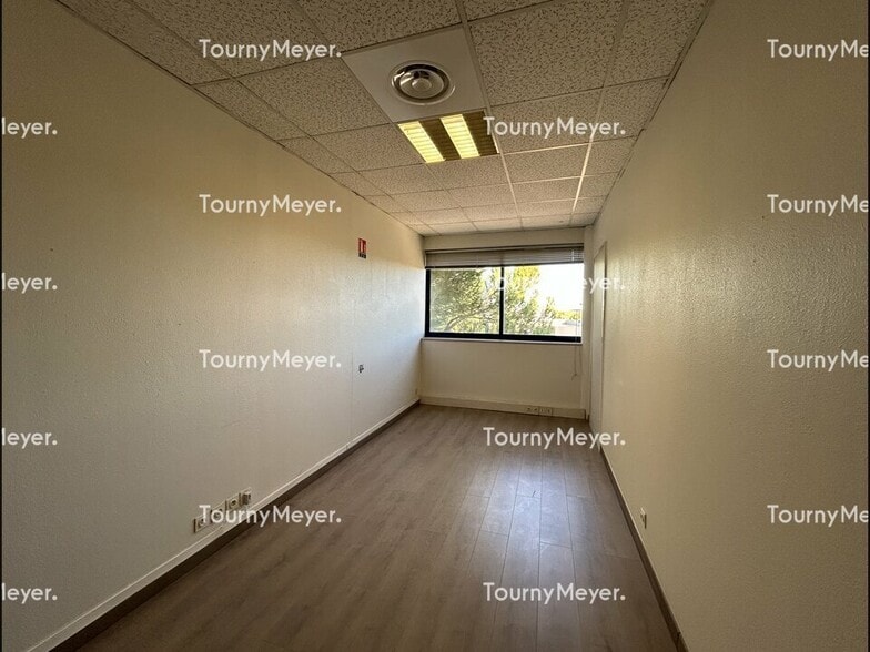 51 Rue Charles Nungesser, Mauguio for lease - Interior Photo - Image 3 of 3