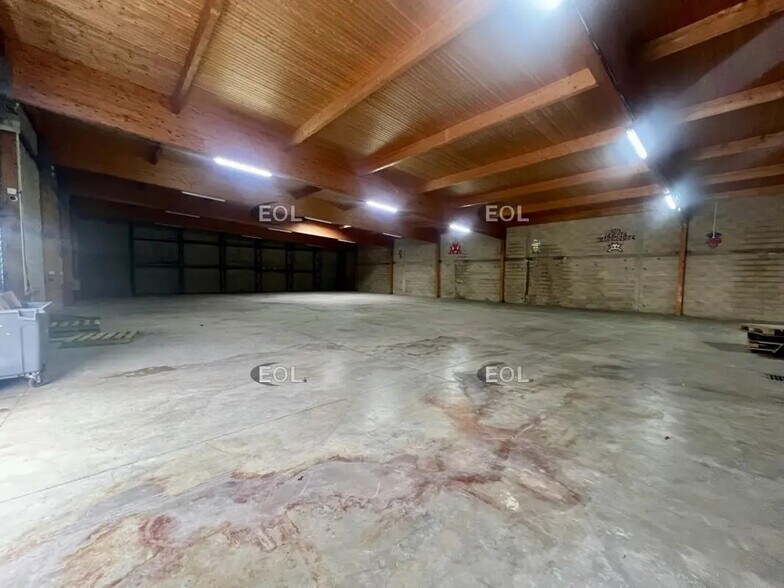 Industrial in Villeneuve-sous-Dammartin for sale - Interior Photo - Image 2 of 6