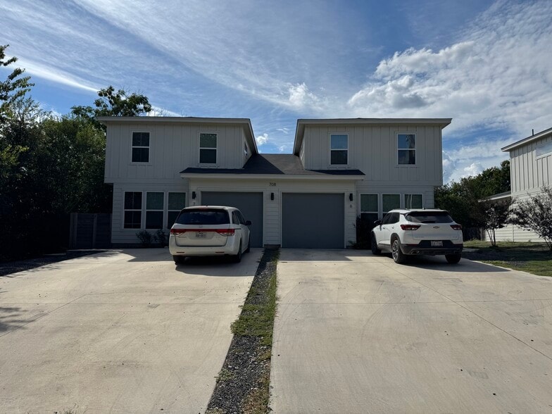 Burnet Single Family & Duplex Portfolio portfolio of 6 properties for sale on LoopNet.ca - Primary Photo - Image 3 of 6