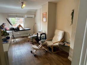 16 Finkle St, Selby for lease Interior Photo- Image 2 of 3