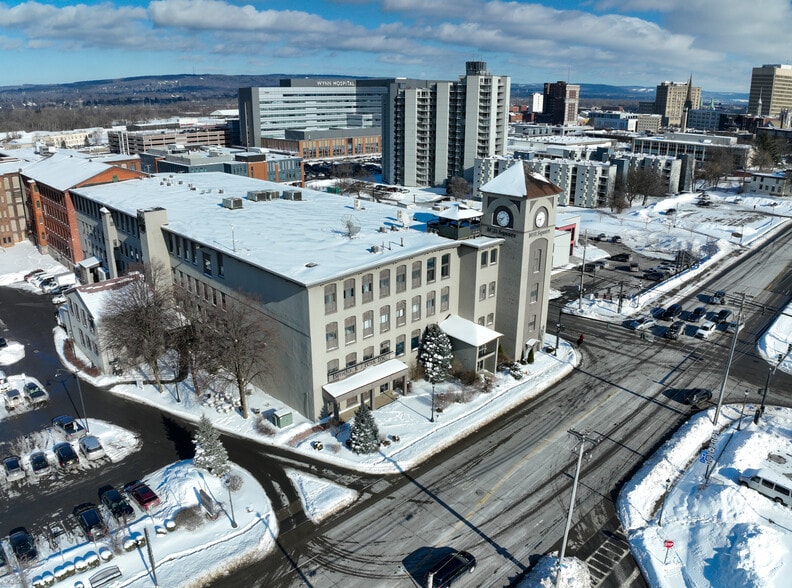 502 Court St, Utica, NY à vendre - Photo du bâtiment - Image 2 de 4