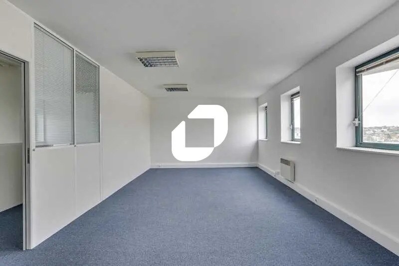 5 Boulevard Du Maréchal Joffre, Bourg-la-Reine for lease - Interior Photo - Image 2 of 13