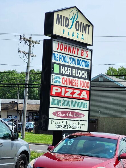 1457 Meriden Rd, Wolcott, CT à vendre - Photo du bâtiment - Image 2 de 11