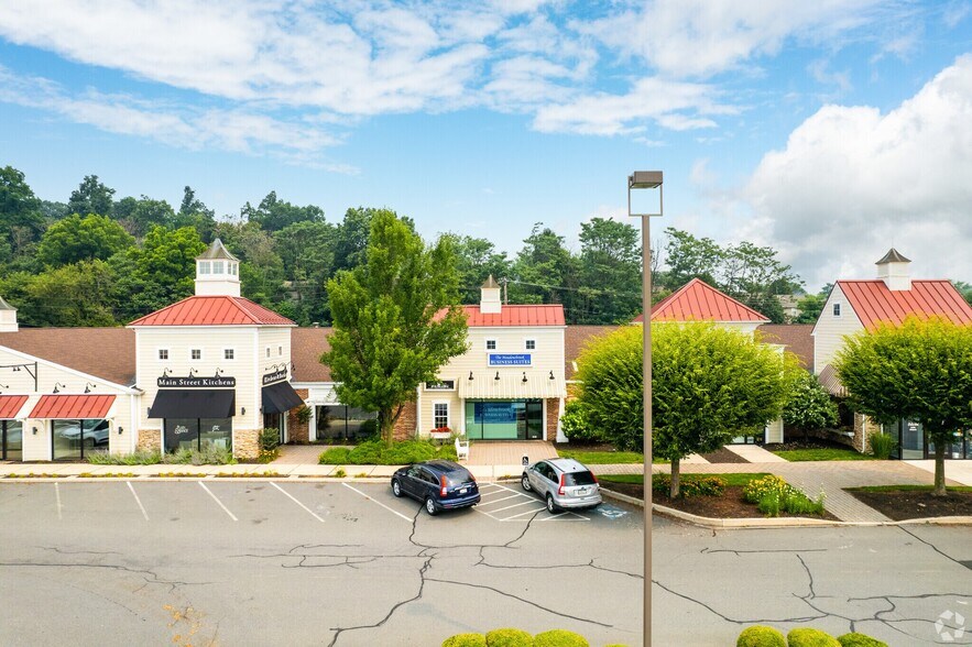 333-345 W Main St, Leola, PA à vendre - Photo du bâtiment - Image 2 de 6