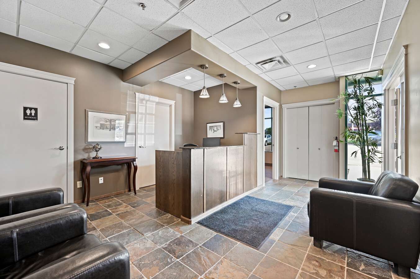 150 Chippewa Rd, Sherwood Park, AB T8A 6A2 - Unité 132 -  - Hall d’entrée - Image 2 of 22