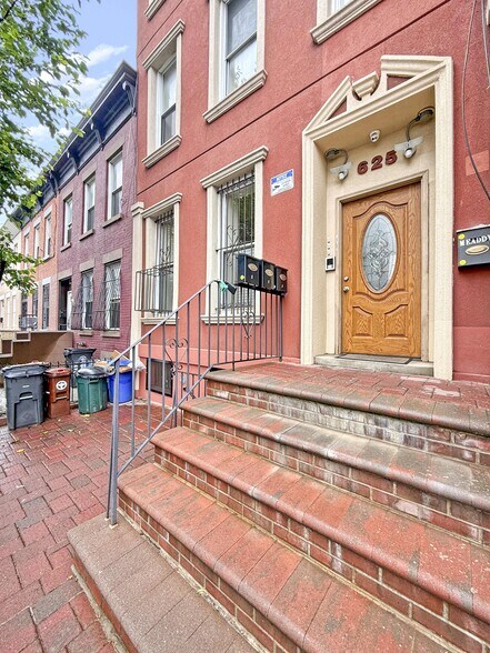 625 Franklin Ave, Brooklyn, NY à vendre - Photo du bâtiment - Image 2 de 28