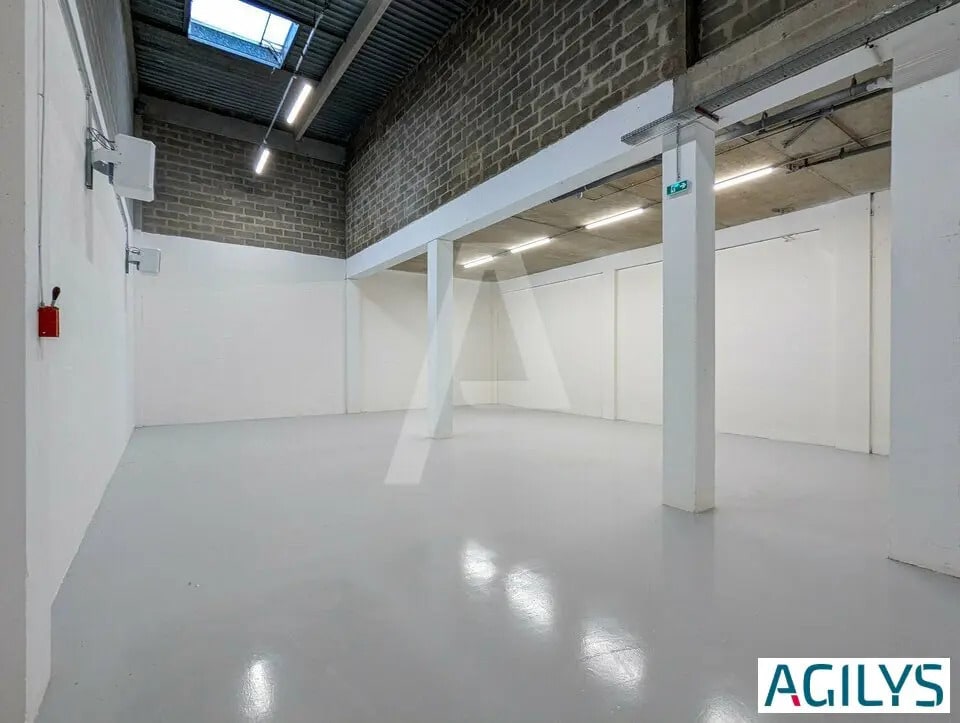 Flex in  for lease Interior Photo- Image 1 of 7