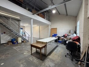 26B Lyon Rd, Walton-On-Thames for lease Interior Photo- Image 2 of 5