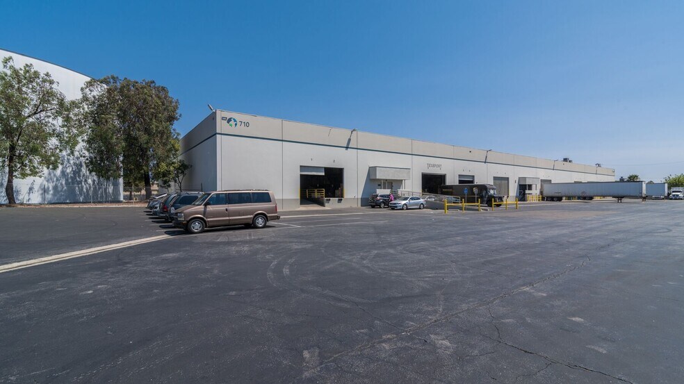 700-710 Union St, Montebello, CA à louer - Photo du bâtiment - Image 3 de 5