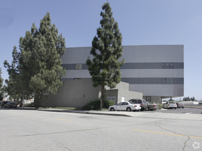 9045 Corbin Ave, Northridge, CA for lease - Building Photo - Image 1 of 7