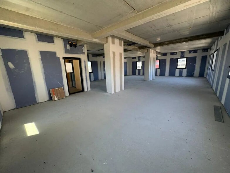 Office in Avignon for sale - Interior Photo - Image 3 of 6