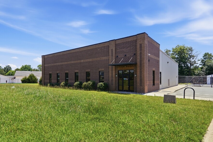 13142 Albemarle Rd, Charlotte, NC for sale - Building Photo - Image 3 of 14