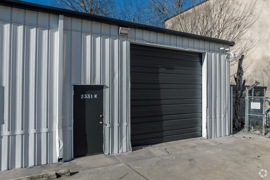 2331 Wirtcrest Ln, Houston, TX à louer - Photo du bâtiment - Image 3 de 8