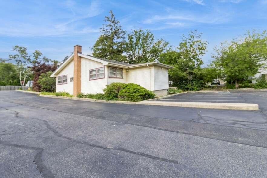 217 55th St, Clarendon Hills, IL à vendre - Photo du bâtiment - Image 2 de 13