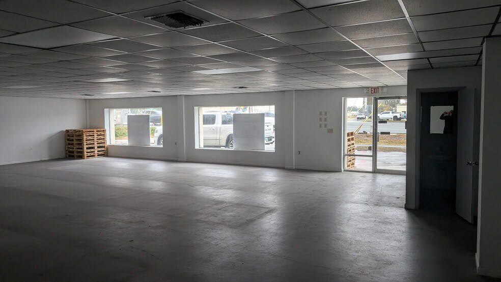 4500 Clark Rd, Sarasota, FL à louer - Photo du bâtiment - Image 3 de 7