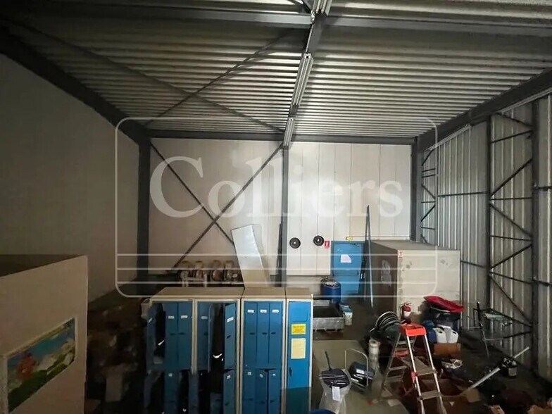 Flex in Vitrolles for lease - Interior Photo - Image 2 of 6