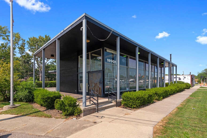 18901 Kelly Rd, Detroit, MI à vendre - Photo du bâtiment - Image 2 de 19